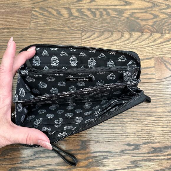 Vera Bradley Iconic RFID Accordion Wristlet Classic Black Penguins Hearts NWT - Picture 6 of 8